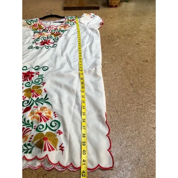 I'll wear it, if you don't 😆 Stunning Vintage Embroidered Caftan - Picture 6 of 7